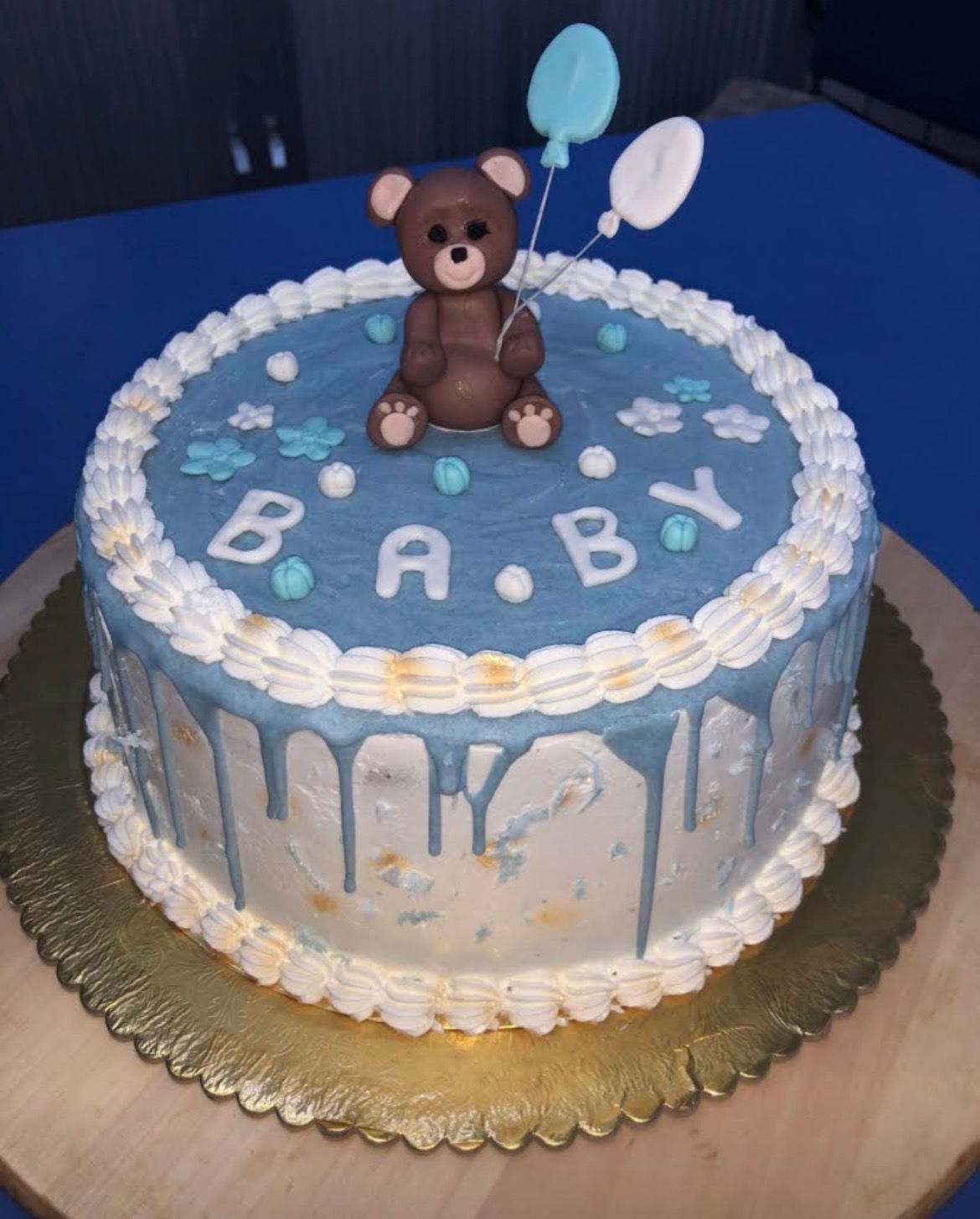 Baby shower cake with fondant teddy bear